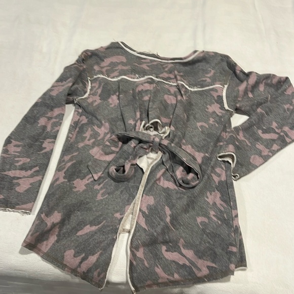 Adorable, gray pink sweatshirt/open back - Picture 3 of 3